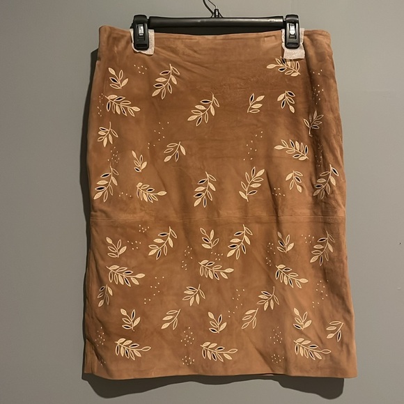 Lauren Ralph Lauren Embroidered Suede Pencil Skirt (Light Camel) Women's Skirt - Picture 2 of 5